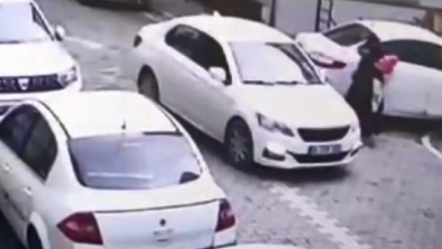 Esenyurt'ta yaya kadını aracından taciz eden şüpheli yakalandı