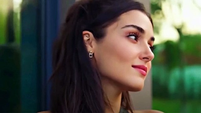 Hande Erçel kimdir?, Hande Erçel serveti 2023? yas, Boyu, Kilosu,Dizileri, filmer, Aile, fotoğrafları, Eğitim
