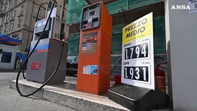 Tornano i cartelli con i prezzi medi della benzina