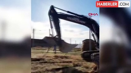Aksaray'da fırtınada hasar gören caminin minaresi yıkıldı