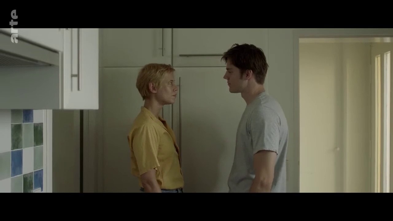 Ein Fisch, der auf dem Rücken schwimmt A Fish Swimming Upside Down video Dailymotion