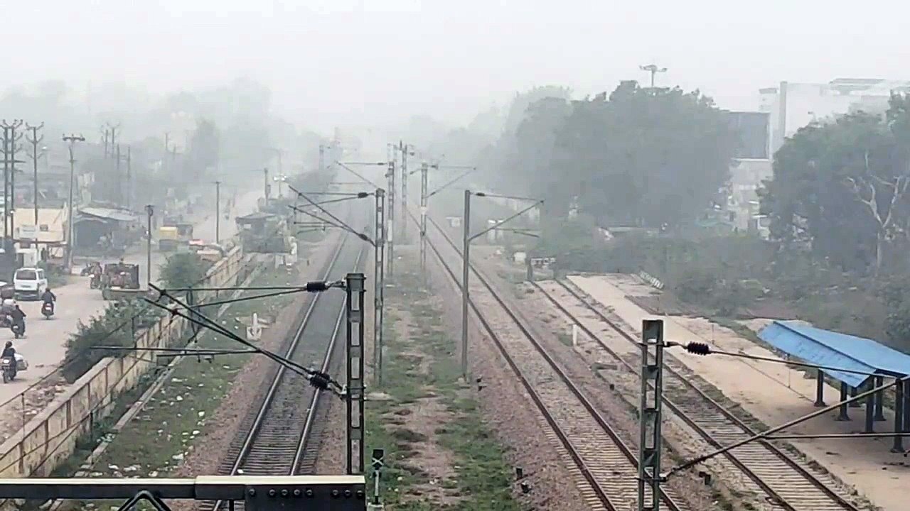 weather update : अलवर में छाने लगा कोहरा धुंधला नज़र आने लगा शहर