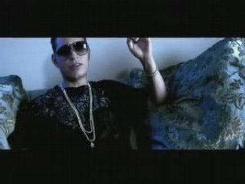 PARIS CHANTE EN FRANCAIS LOL