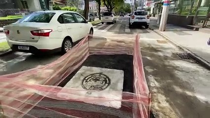 Buraco na Avenida Mauro Ramos deixa trânsito em meia pista nesta quinta-feira