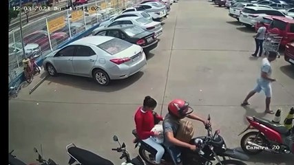 Policial tem arma furtada de dentro de carro em estacionamento de supermercado