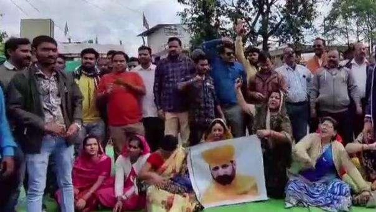 बैतूल: करणी सेना ने हाईवे जाम कर किया विरोध प्रदर्शन