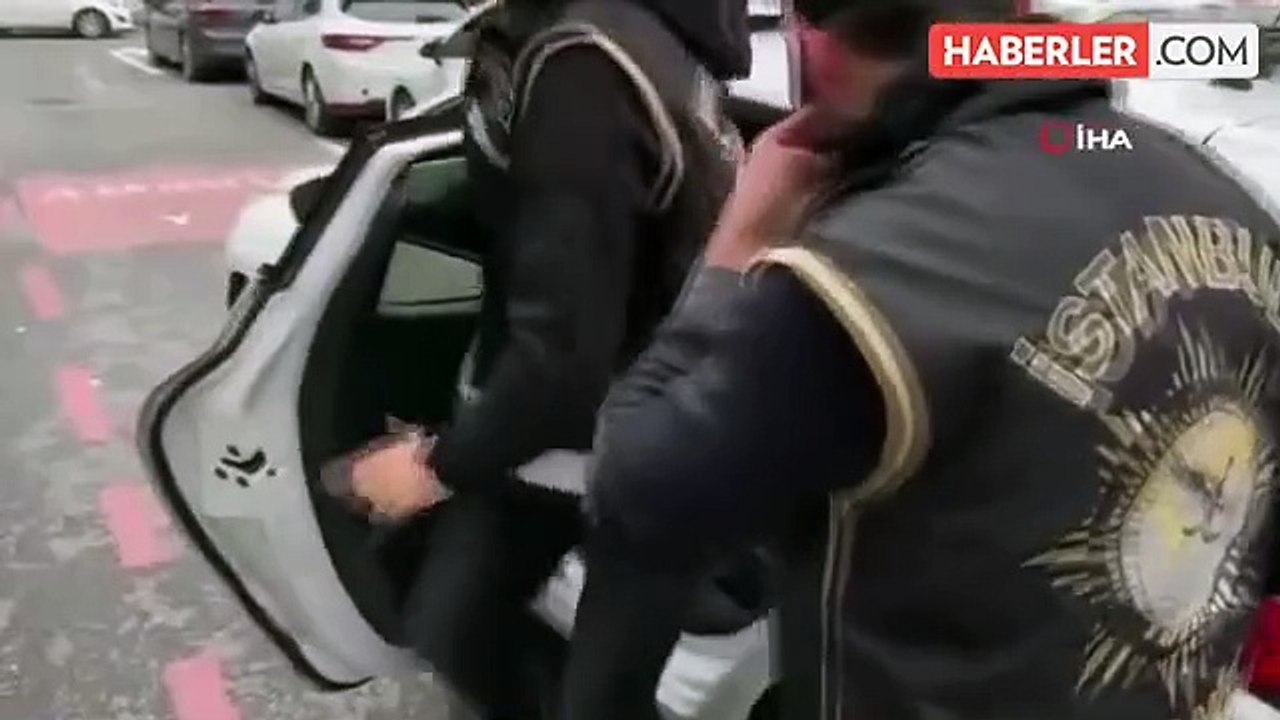 İçişleri Bakanı Yerlikaya: "Mavi bültenle aranan suç örgütü liderlerinden Shamil Amirov İstanbul'da yapılan 'Kafes-15' operasyonuyla yakalandı"