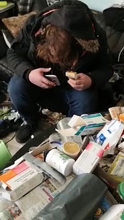 20200215 Voll zu, am Handy