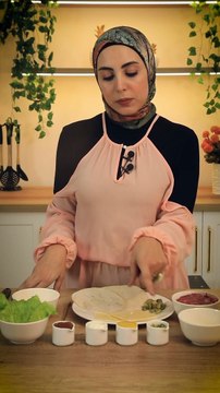 Cheeseburger Taco-تاكو تشيز برجر التاكو المكسيكي بأسهل طريقة في Tastyclub المقادير - تورتيلا صغير لحمة مفرومة دهون قليلة خيار مخلل سليم مايونايز - كاتشب - مستاردة ملح - فلفل - كابوتشا شرائح شيدر - بصل ابيض #tastyclu