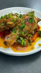 下载视频: دبابيس بفلفل الوان -drumsticks chicken recipe  وصفة دبابيس بفلفل الوان بطريقة مختلفة في Tastyclub.  المقادير - دبابيس فراخ فلفل(اخضر-احمر-اصفر) جزر بصل  ملح فلفل اسود بابريكا كاري  كركم  كاري  ثوم بودر  بصل بودر  لازم ت