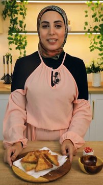 سمبوسك المسخن - Sambousak Recipe التراث الفلسطيني مش بس في البيوت و الارض التراث الفلسطيني موجود حتي في الوصفات عشان كدة في tasty club جبنالك سمبوسك المسخن بطريقتها الاصلية. المقادير - 1 صدر فراخ كامل سليم سمبوسك - ملح