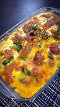 كوسة بالبشاميل - Zucchini bechamel الكوسة كلها فوايد بس مش كله بيحبها في tasty club هنقولك طريقة الكوسة بالبشاميل اللي هتخليك تدمنها . المقادير - كوسة ملح فلفل جوزة الطيب كوباية كريمة طبخ لتر لبن سمنة دقيق جبنة
