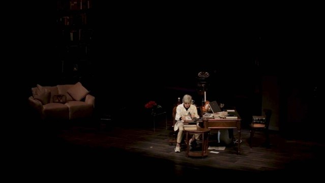 Numerosos rostros conocidos dan el último adiós a Concha Velasco