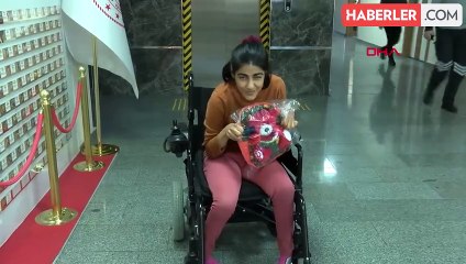 Engelli Çocuğunu Sosyalleştirmek İçin Babasının Çalıştığı Kuruma Getiriyor