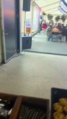 “Fiesta de Octubre: Risas, Amigos y Celebración ”