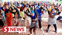 Hundreds give Zumba a batik twist