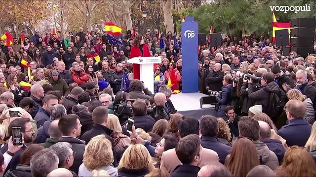 Ayuso carga contra Sánchez en la manifestación contra la amnistía convocada por el PP: Madrid es su obsesión, porque Madrid simboliza España entera, como lo hace la Constitución