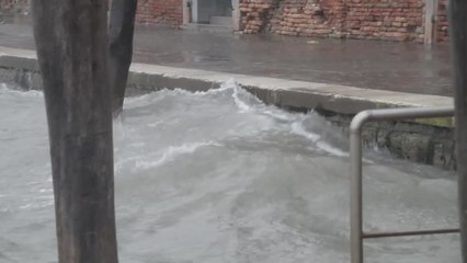 Vento e mareggiate. Scialpinista morto per una valanga