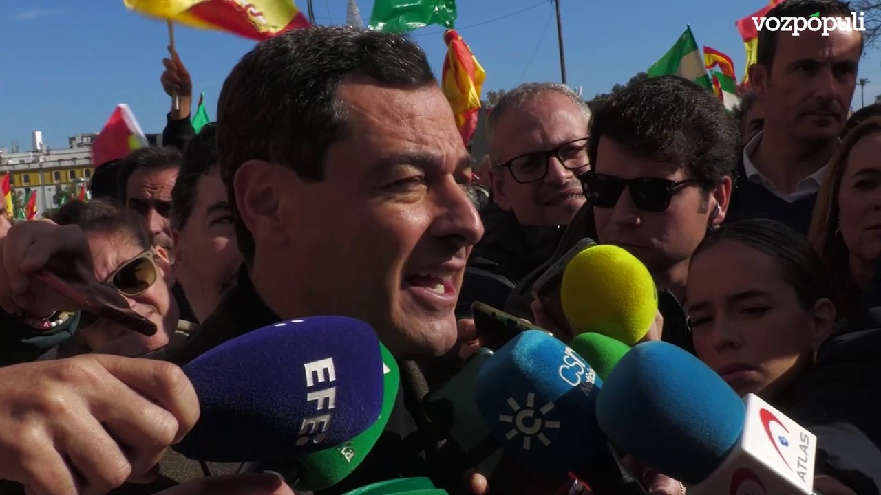 Juanma Moreno en la manifestación del PP en Andalucía: "Sánchez, 46 años después, lleva de nuevo a los andaluces a un agravio territorial"