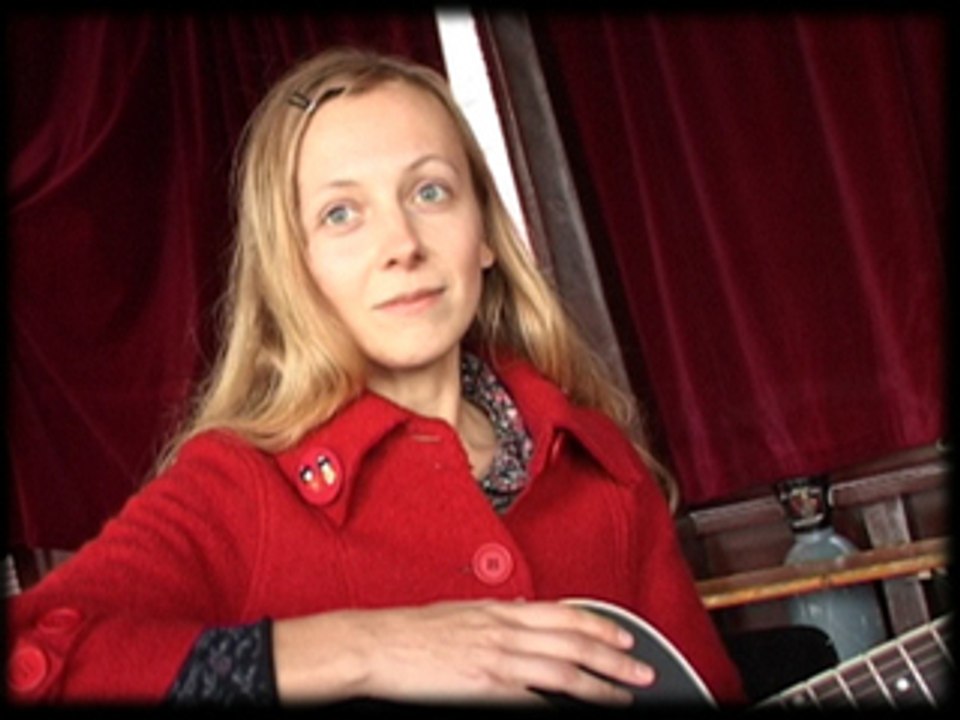 Concert privé : Lonely Drifter Karen (2/3)