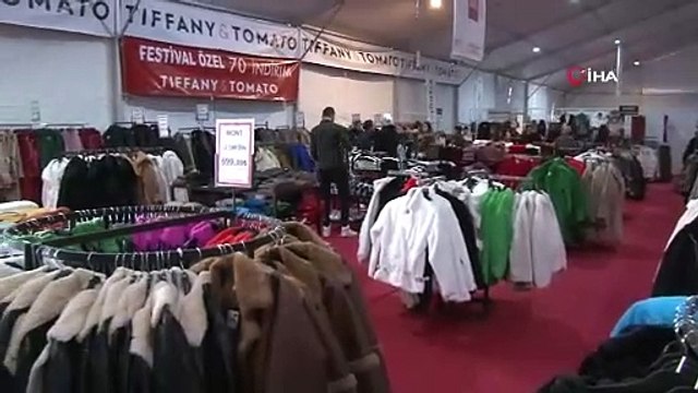 Kadıköy’de ’indirim’ izdihamı