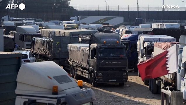 Gaza, camion di aiuti umanitari bloccati al valico di Rafah