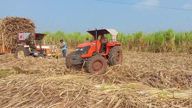 My Kubota Tractor pulled out heavy loaded sugarcane swaraj tractor // Stuck sugarcane tractor video // tractor videos in India // how to pull out loaded sugarcane stuck tractor