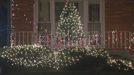 Chicago community decorates 500 homes spanning eight miles with Christmas lights