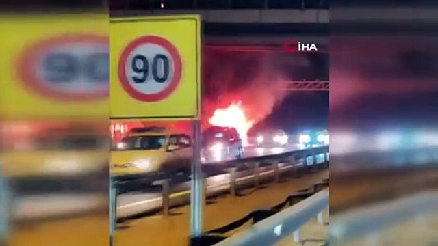 Fatih Sultan Mehmet Köprü’nde araç alev alev yandı