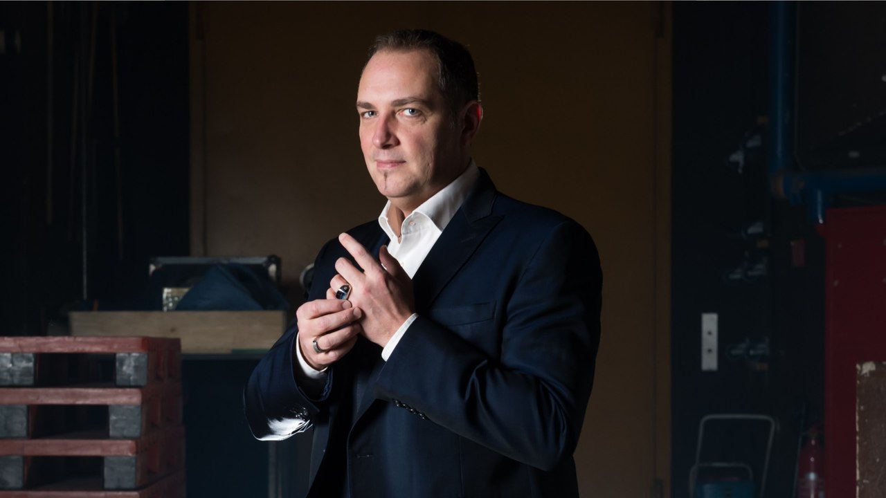 GALA VIDEO - Messmer : ses difficultés à concevoir ses deux filles avec sa femme, “ça a demandé plusieurs essais”