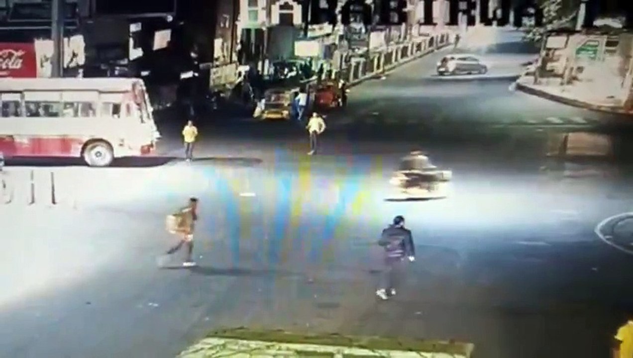 Video: देखिए कैसे ट्रैफिक ड्यूटी में तैनात सिपा...