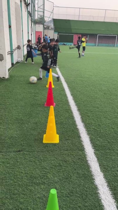 لاعب أكادمية العمده