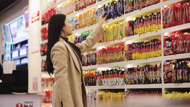 [기업] CU, '라면 특화 편의점' 개설...225종 판매 / YTN
