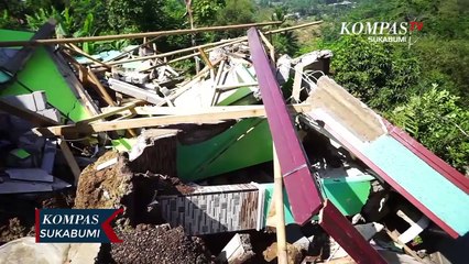 Download Video: Curah Hujan Tinggi, Satu Rumah Warga Ambruk Akibat Pergerakan Tanah