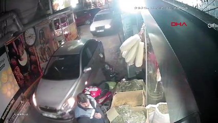 Hava almak için çıkmıştı! Bursa'daki balkonun çökme anının görüntüsü çıktı