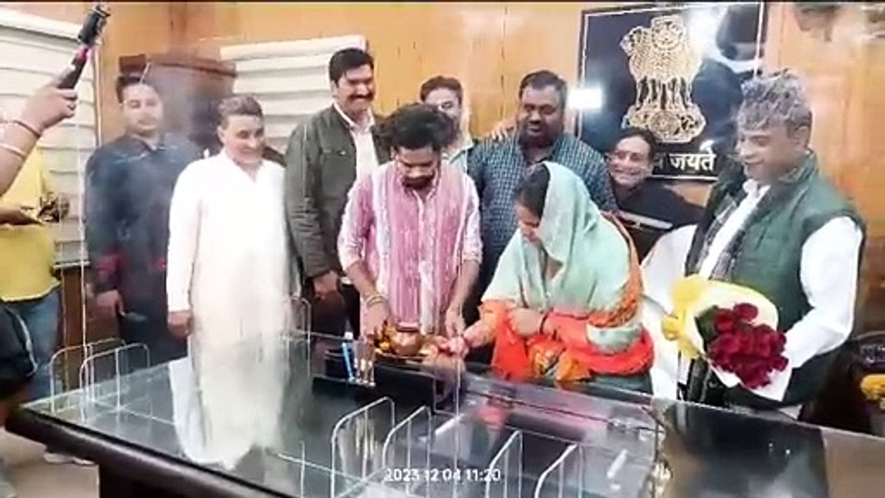 मुनेश ने किया महापौर का कार्यभार ग्रहण...चुनिंद...