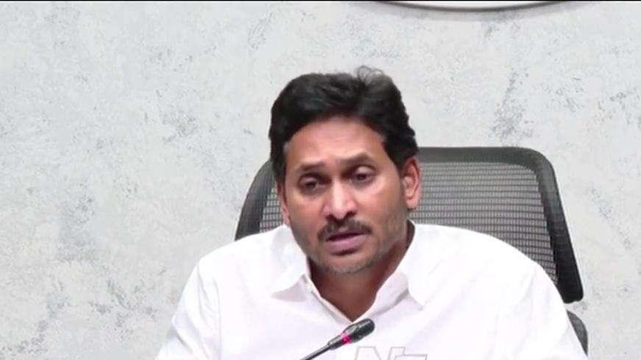 తుపాను ఎఫెక్ట్: ఏపీ సీఎం జగన్ కీలక నిర్ణయం.. వారికి రూ.10 వేలు
