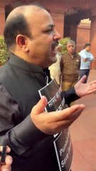 Video: सांसद दानिश अली को दी गई गालियां अभी याद हैं, सीने पर तख्ती टांगकर पहुंच संसद
