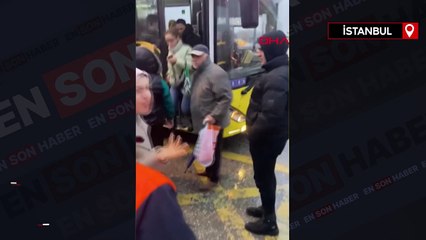 Kartal'da otobüste 2 yolcu arasındaki kavga kamerada