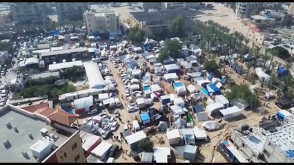 شوارع مكتظة ومخيمات موقتة في محيط مستشفى ناصر في خان يونس