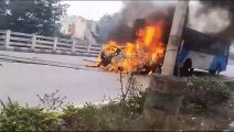 तेज रफ्तार कार बीएमटीसी बस से टकराई, आग लगी