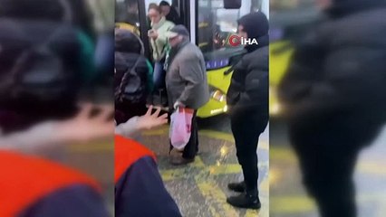 Kartal'da otobüste 2 kadın birbirine girdi