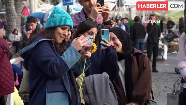 Dünyaca Ünlü Piyanist Evgeny Grinko Ortaköy'de Sürpriz Konser Verdi