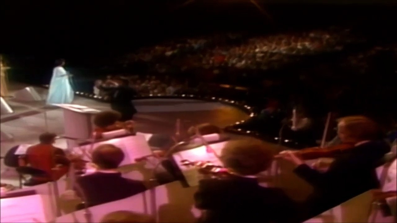 LORETTA LYNN — Hey Loretta | from  LORETTA LYNN: Country Feelings – Live