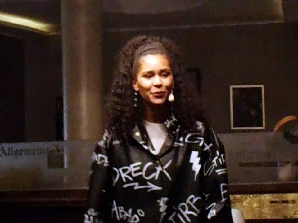 Auf der Buchlesung von Jiljana Kagwa...- Film2 - Okt/ Nov 2023