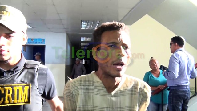 Apresan hombre acusado de robar celular en SFM; dice lo hizo porque su familia no lo ayuda