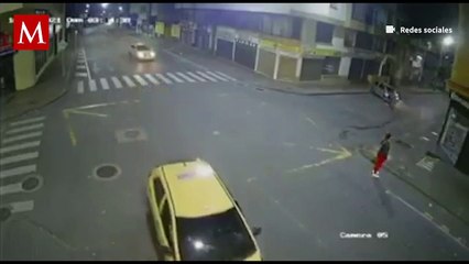 Mujer se salva de ser atropellada por dos vehículos en Armenia, Colombia