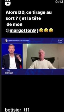 Le téléphone de Didier Deschamps est tombé à la renverse, ce qui n'a pas manqué d'amuser Bixente Lizarazu