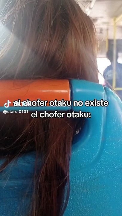 Conductor sorprende a pasajeros al colocar canción de anime en bus
