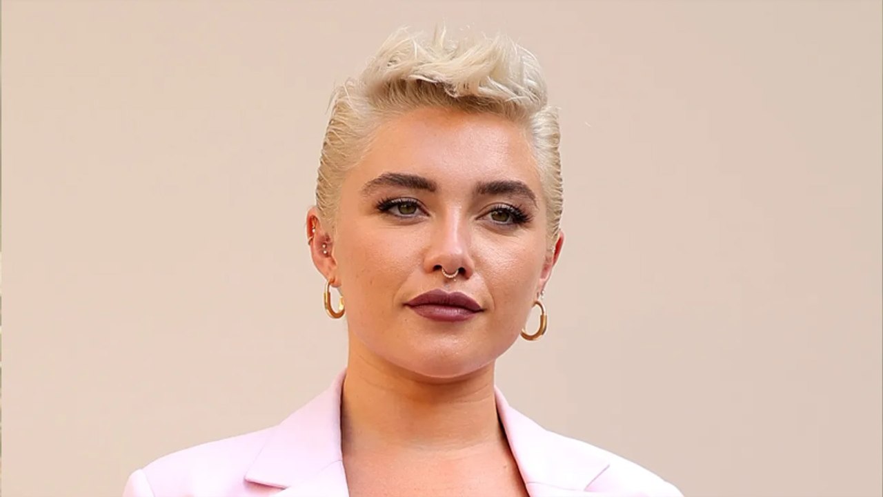 Florence Pugh Hit in the Face On Stage By Objec...